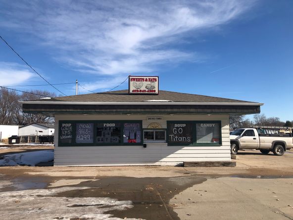 319 S Park St, Genoa, NE 68640
